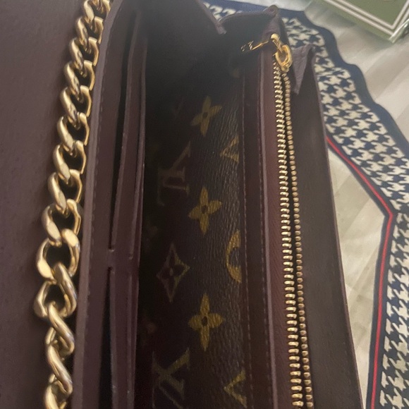 LV cross body purse ( no chain included) - Picture 9 of 13